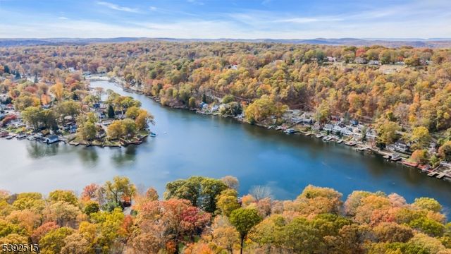 2 Oneida Ave, Hopatcong Boro, NJ 07843