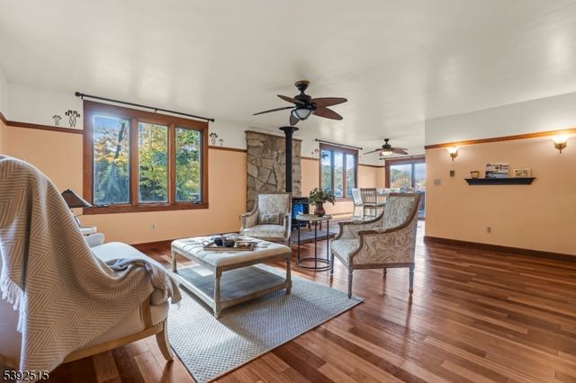 2 Oneida Ave, Hopatcong Boro, NJ 07843