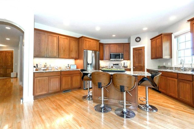 10935 N Oriole LANE, Mequon, WI 53092
