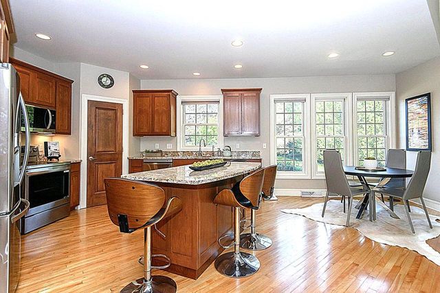 10935 N Oriole LANE, Mequon, WI 53092