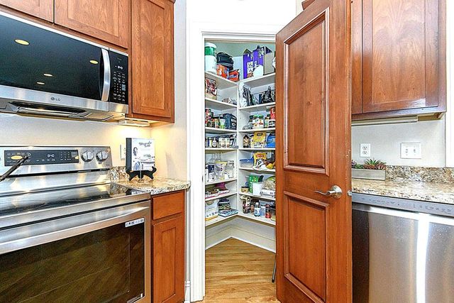 10935 N Oriole LANE, Mequon, WI 53092