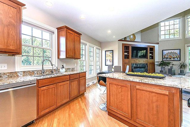10935 N Oriole LANE, Mequon, WI 53092