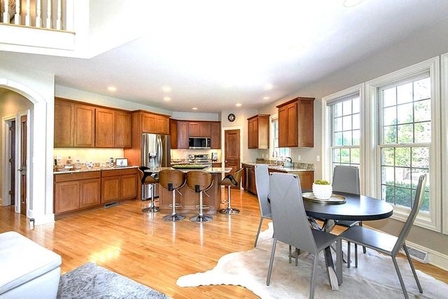 10935 N Oriole LANE, Mequon, WI 53092