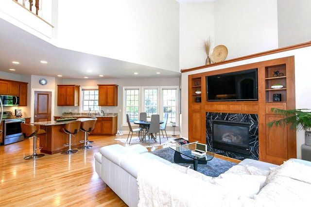 10935 N Oriole LANE, Mequon, WI 53092