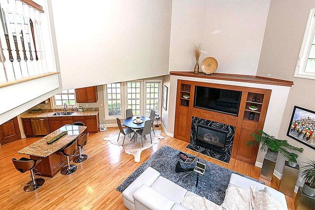 10935 N Oriole LANE, Mequon, WI 53092