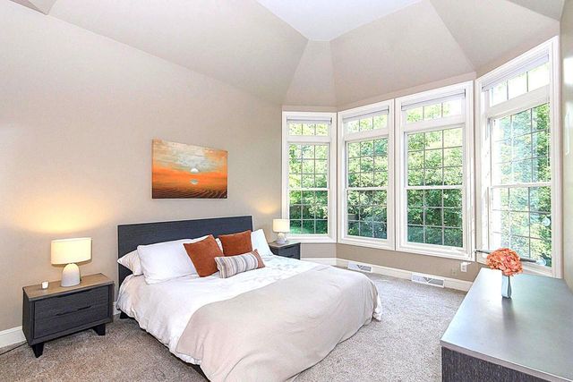 10935 N Oriole LANE, Mequon, WI 53092