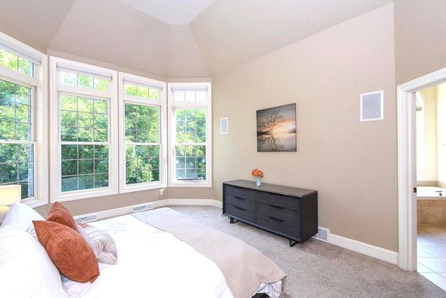 10935 N Oriole LANE, Mequon, WI 53092