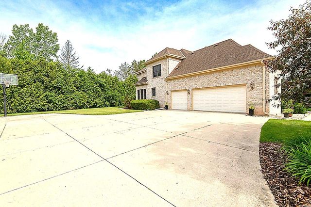 10935 N Oriole LANE, Mequon, WI 53092
