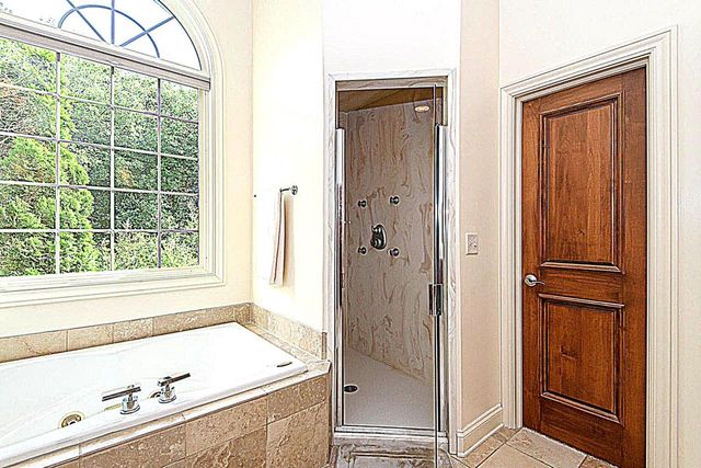 10935 N Oriole LANE, Mequon, WI 53092
