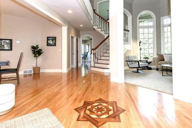 10935 N Oriole LANE, Mequon, WI 53092
