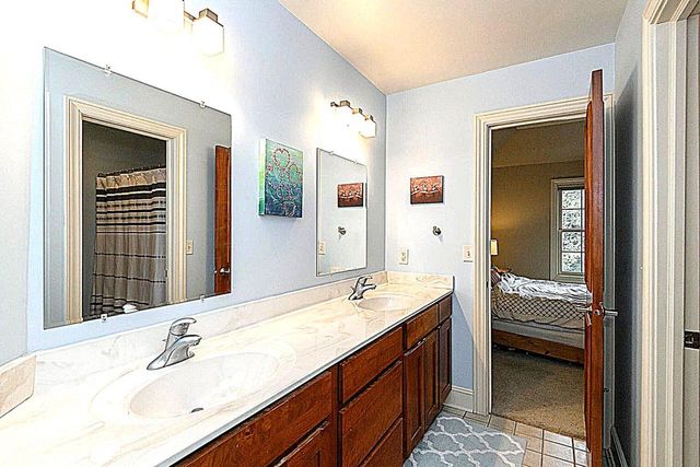 10935 N Oriole LANE, Mequon, WI 53092