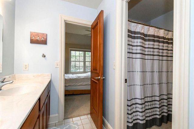 10935 N Oriole LANE, Mequon, WI 53092