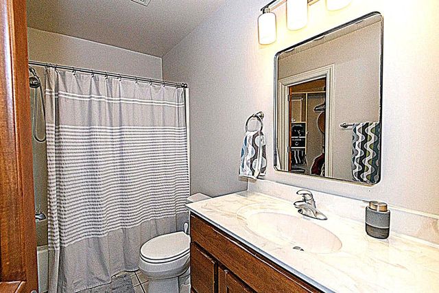 10935 N Oriole LANE, Mequon, WI 53092