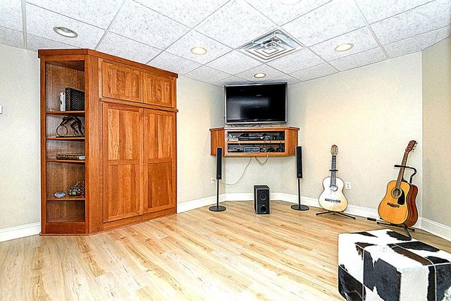 10935 N Oriole LANE, Mequon, WI 53092