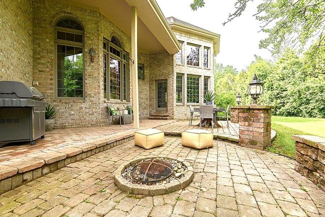 10935 N Oriole LANE, Mequon, WI 53092