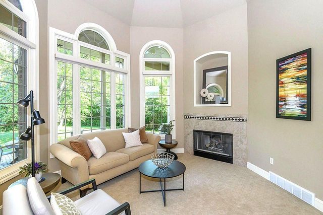 10935 N Oriole LANE, Mequon, WI 53092