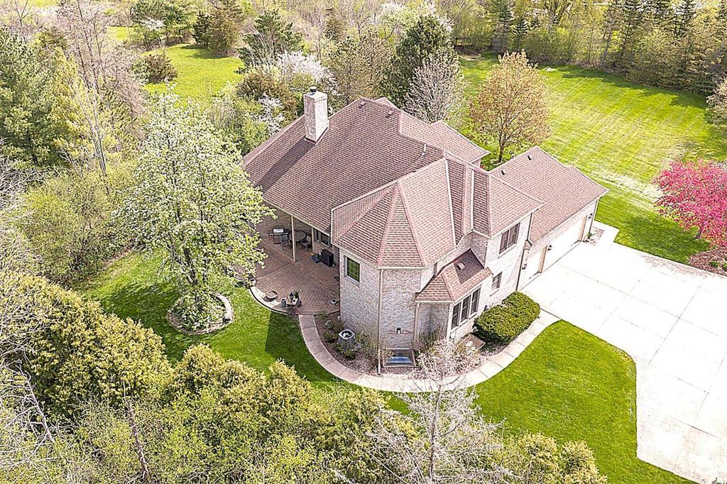 10935 N Oriole LANE, Mequon, WI 53092