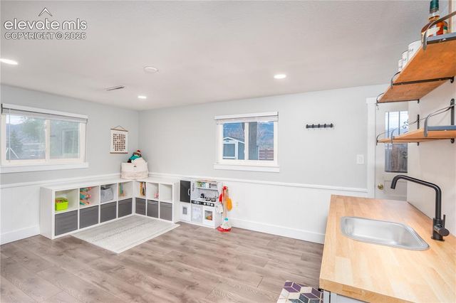 622 Pioneer Lane, Colorado Springs, CO 80904