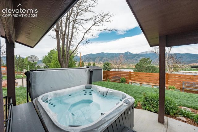 622 Pioneer Lane, Colorado Springs, CO 80904