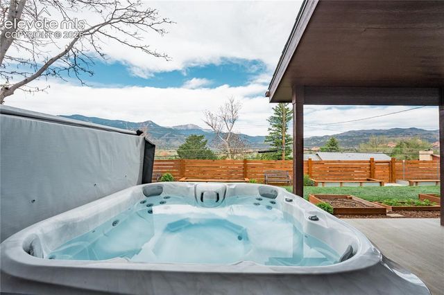 622 Pioneer Lane, Colorado Springs, CO 80904