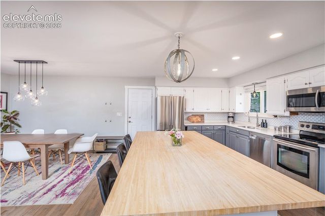 622 Pioneer Lane, Colorado Springs, CO 80904