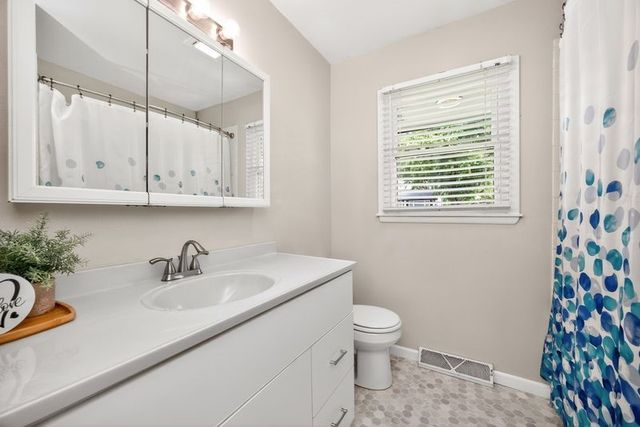 1305 Meadow Drive, Norwalk, IA 50211