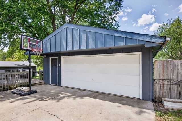 1305 Meadow Drive, Norwalk, IA 50211