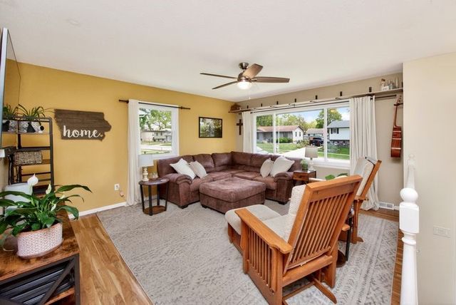 1305 Meadow Drive, Norwalk, IA 50211