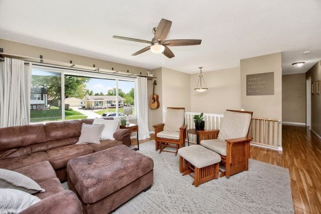 1305 Meadow Drive, Norwalk, IA 50211