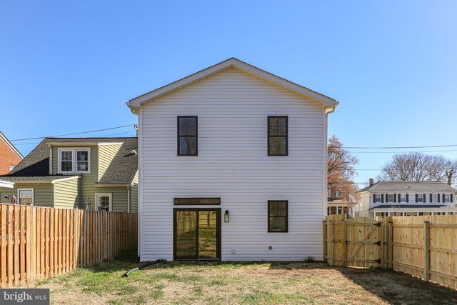 1606 CHARLES ST, Fredericksburg, VA 22401