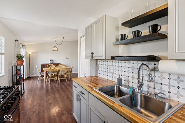 111 Meadow Creek Boulevard, Whiteland, IN 46184