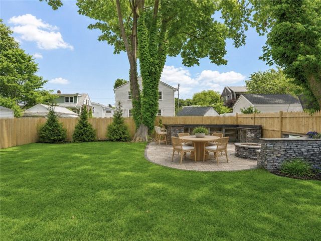 31 Prescott Hall Road, Newport, RI 02840