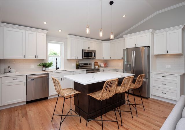 31 Prescott Hall Road, Newport, RI 02840