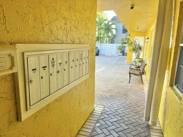 51 NE 24th Street 4, Wilton Manors, FL 33305