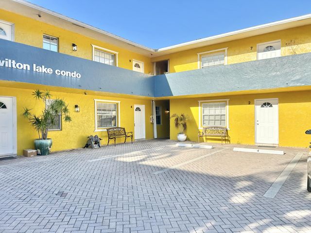 51 NE 24th Street 4, Wilton Manors, FL 33305