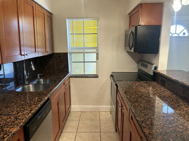 51 NE 24th Street 4, Wilton Manors, FL 33305