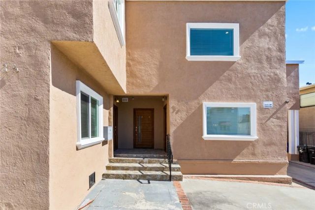 136 N Rampart Boulevard, Los Angeles, CA 90026