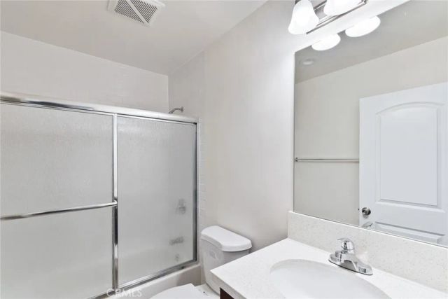 136 N Rampart Boulevard, Los Angeles, CA 90026