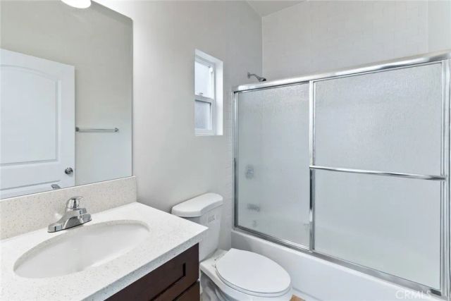 136 N Rampart Boulevard, Los Angeles, CA 90026