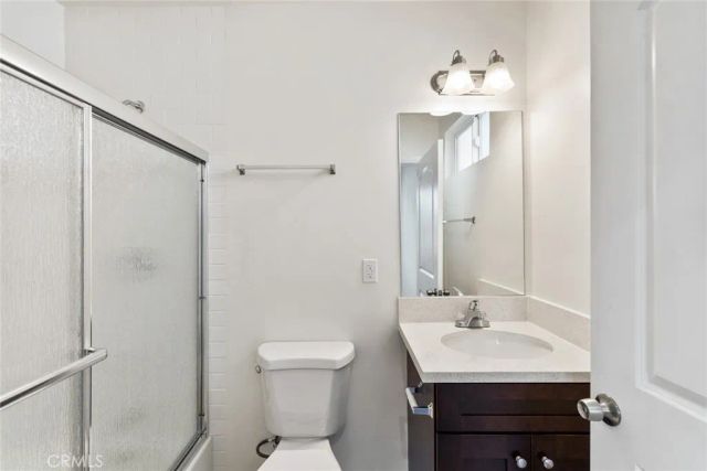 136 N Rampart Boulevard, Los Angeles, CA 90026