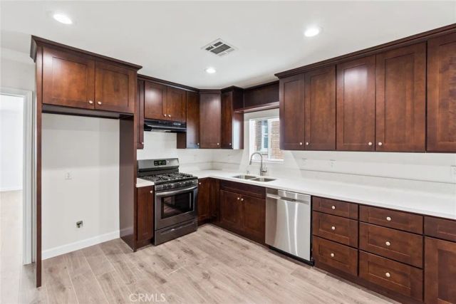136 N Rampart Boulevard, Los Angeles, CA 90026