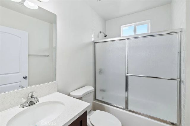 136 N Rampart Boulevard, Los Angeles, CA 90026