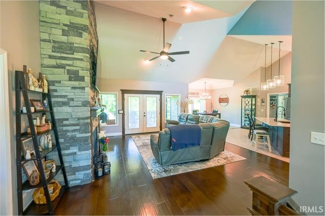 4119 E Oak Ridge Estates, Haubstadt, IN 47639