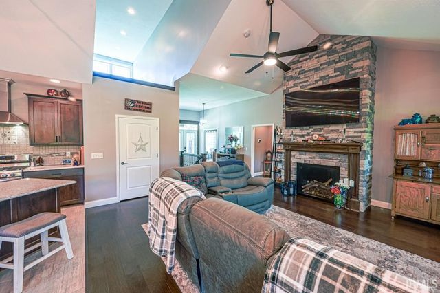4119 E Oak Ridge Estates, Haubstadt, IN 47639