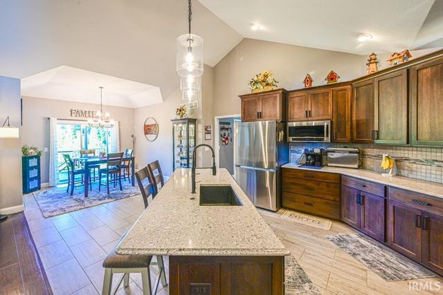 4119 E Oak Ridge Estates, Haubstadt, IN 47639