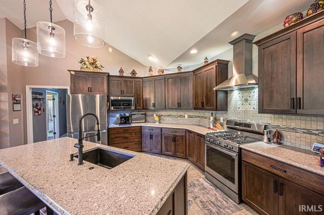 4119 E Oak Ridge Estates, Haubstadt, IN 47639