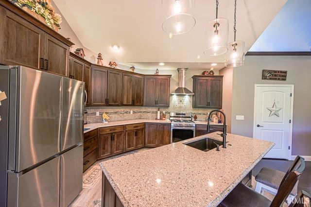 4119 E Oak Ridge Estates, Haubstadt, IN 47639
