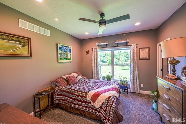 4119 E Oak Ridge Estates, Haubstadt, IN 47639