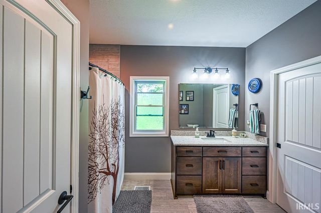 4119 E Oak Ridge Estates, Haubstadt, IN 47639