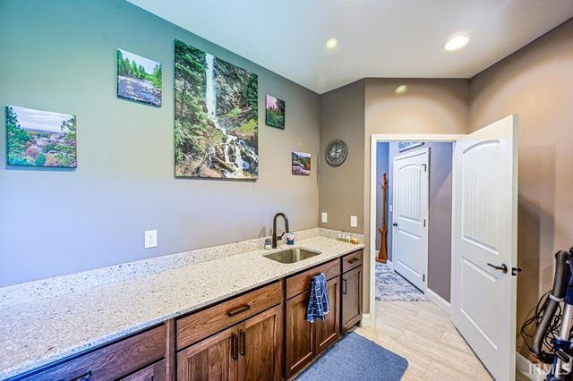 4119 E Oak Ridge Estates, Haubstadt, IN 47639